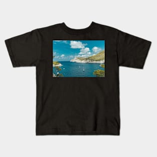 BOATS ON THE BLUE OCEAN DESIGN Kids T-Shirt